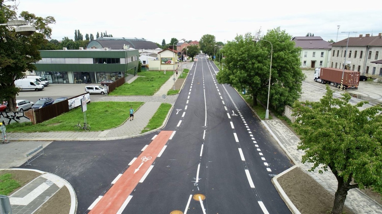 Olomouc – nová část Jantarové cyklostezky a rekonstrukce ul. Jeremenkova - Vei- og brobygging
