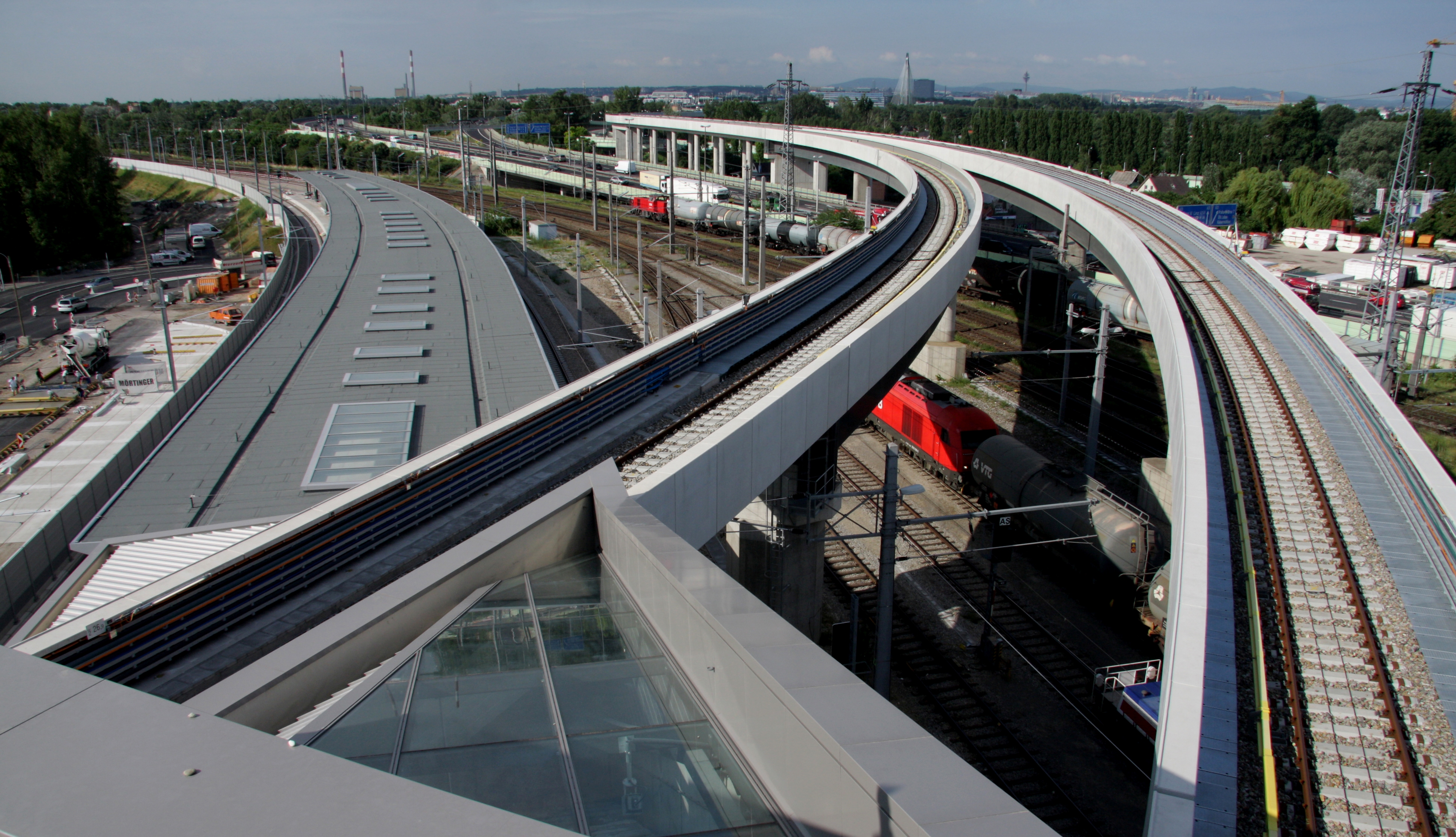 Wiener U-Bahnlinie 2, Baulos 8 - Stadlau - Vei- og brobygging