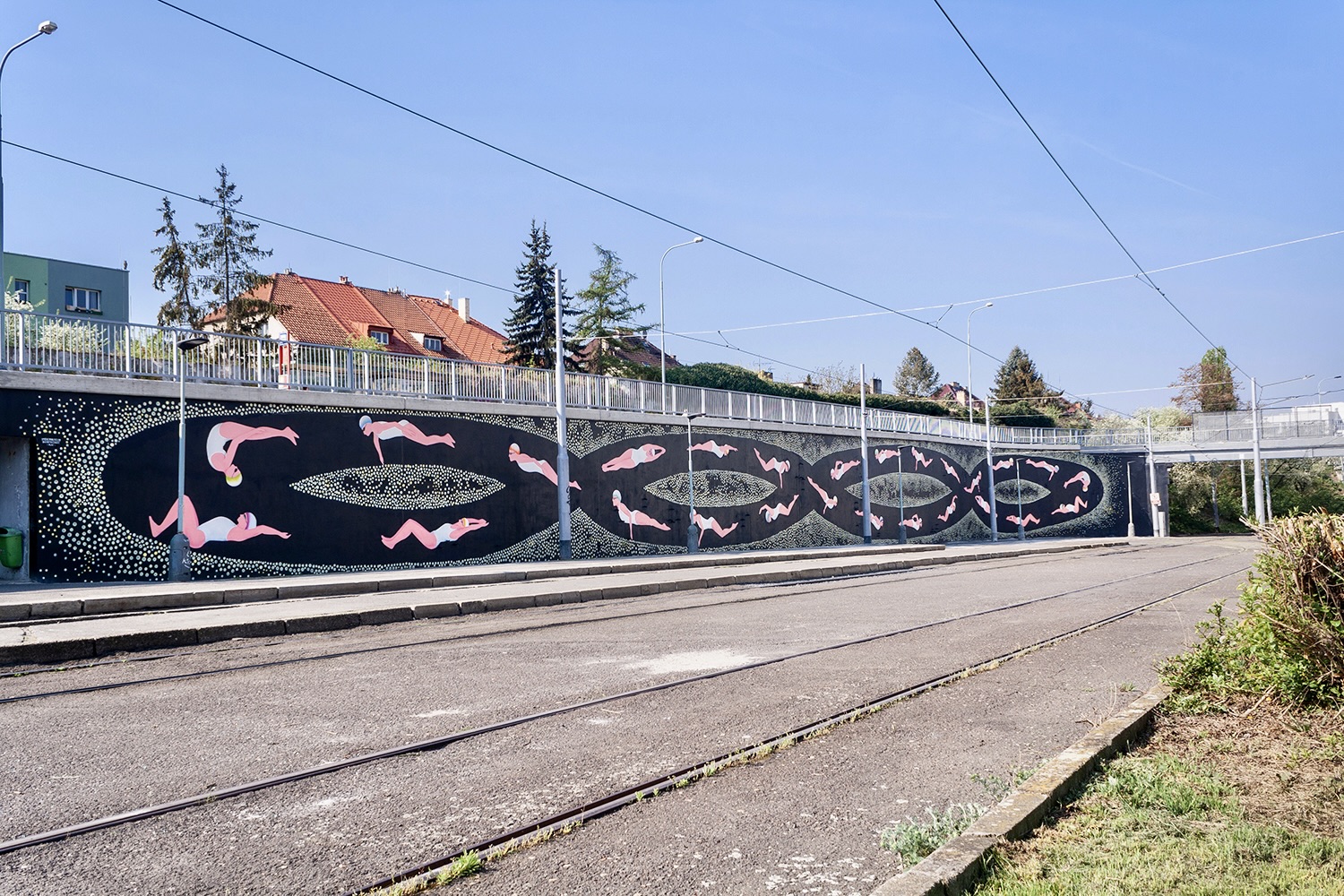 Praha 15, ul. Průmyslová – rekonstrukce opěrné zdi - Vei- og brobygging