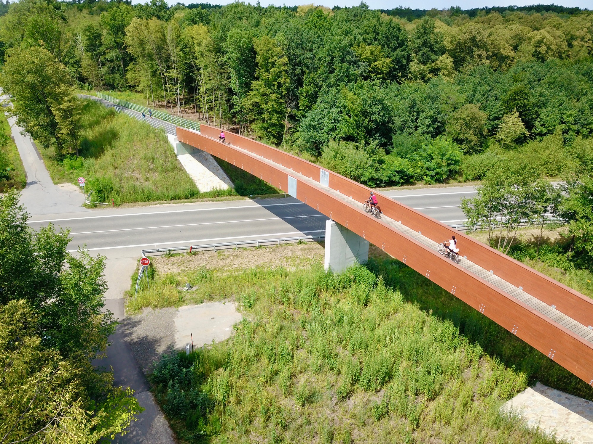 Hodonín – přemostění silnice I/55 – stavba lávky pro cyklisty a chodce - Vei- og brobygging