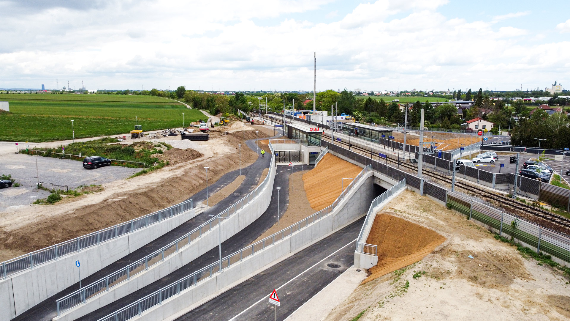 Busbahnhof Unterführung, Lanzendorf - Anleggsvirksomhet