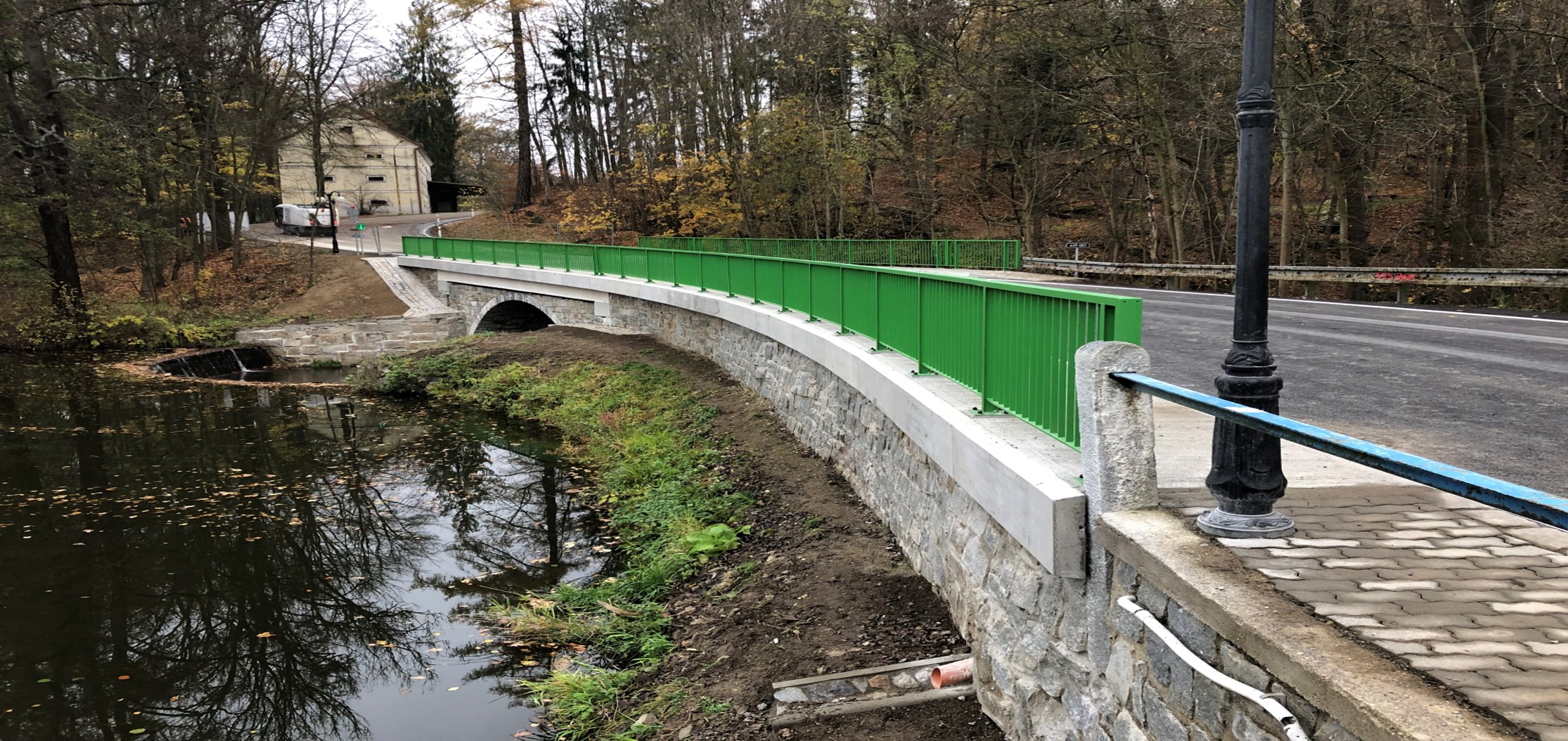 Most, Kamenice nad Lipou - Vei- og brobygging