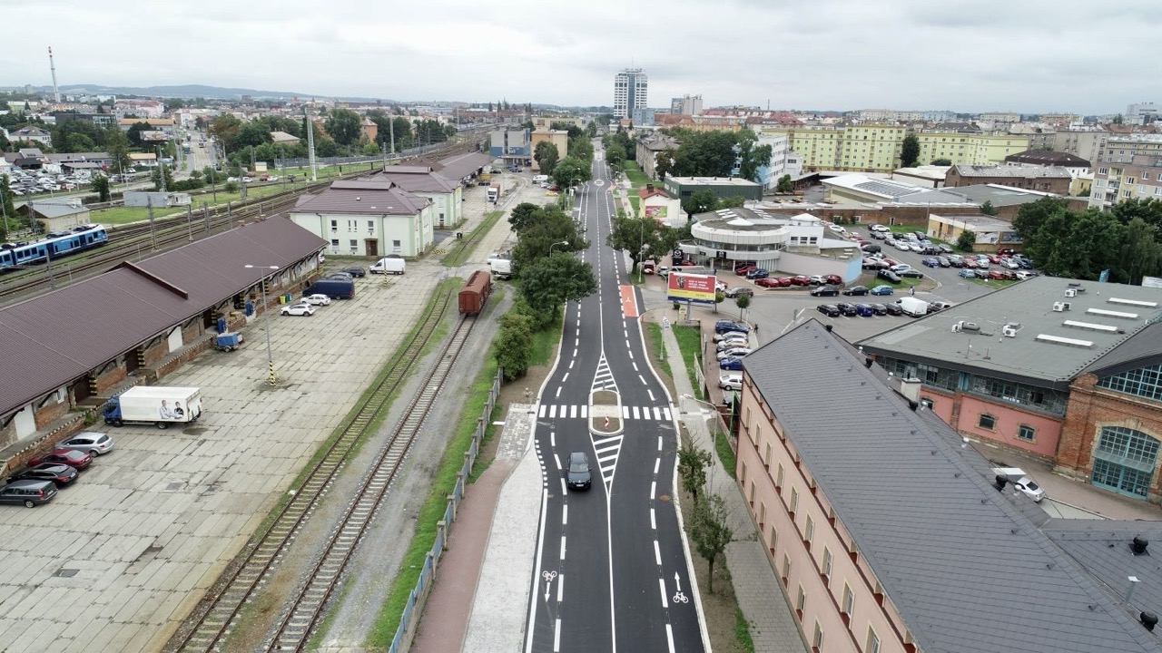 Olomouc – nová část Jantarové cyklostezky a rekonstrukce ul. Jeremenkova - Vei- og brobygging