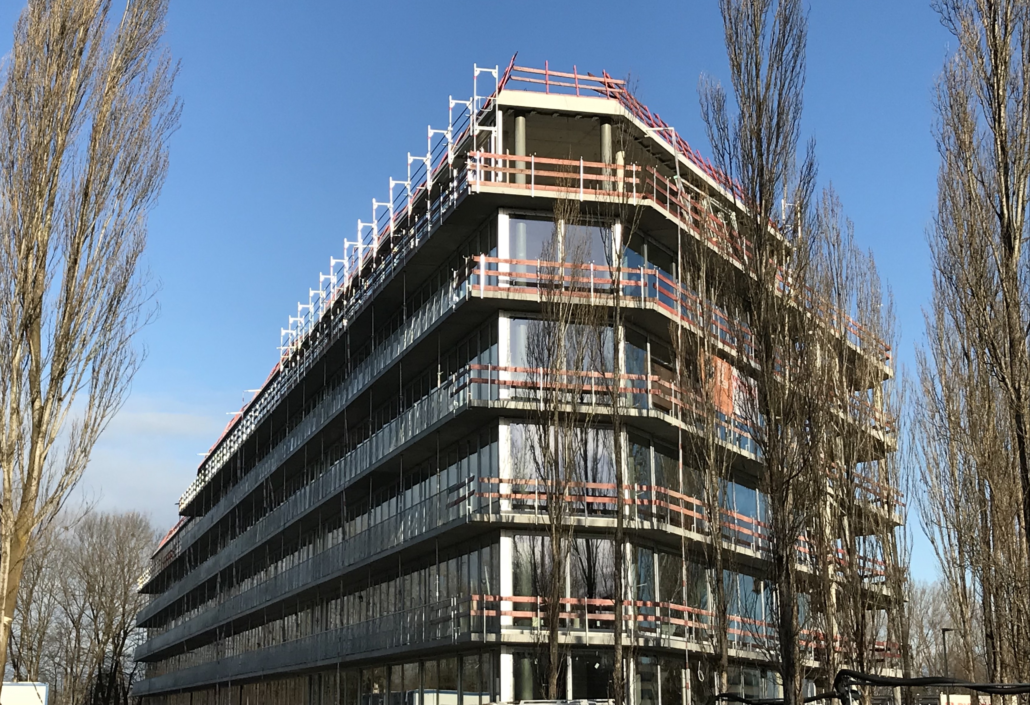Hammerschmidt - Bürogebäude mit Dachterrasse und offenem Parkdeck - Bygningskonstruksjon