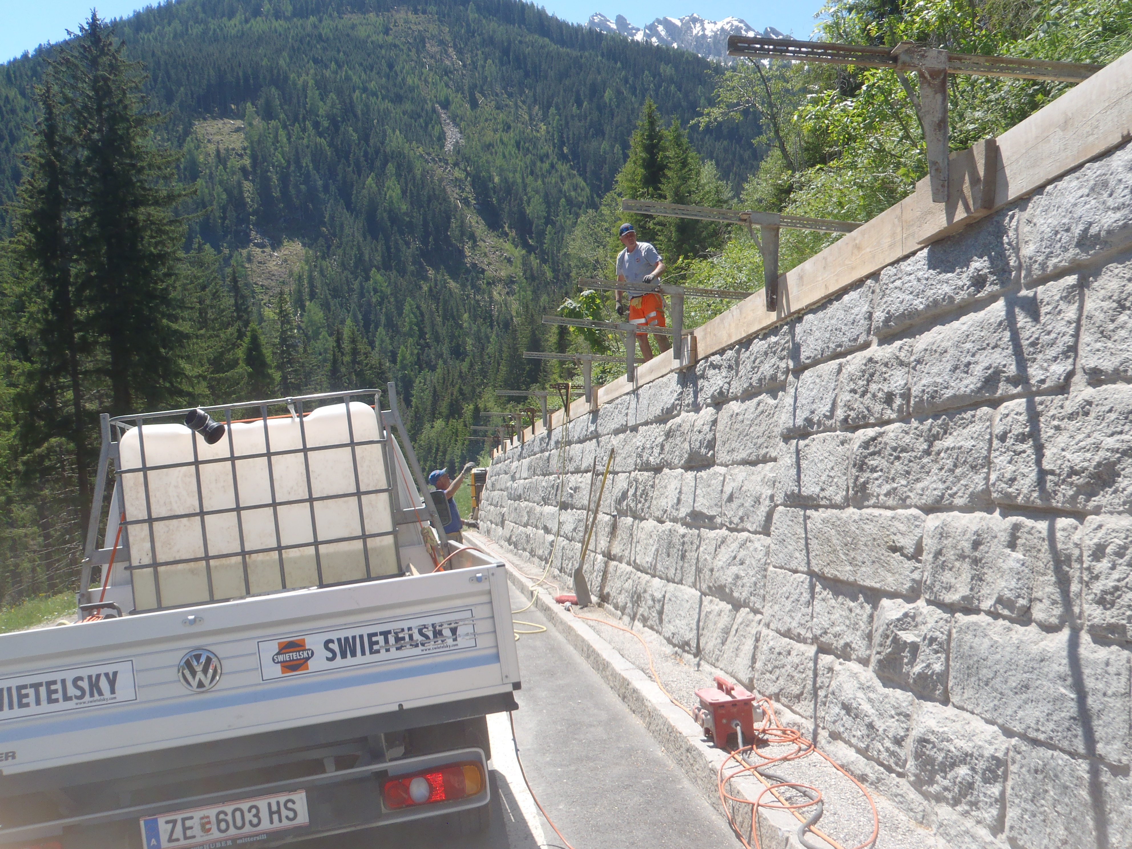 Mauersanierung an der Gerlos Alpenstraße in Krimml - Vei- og brobygging