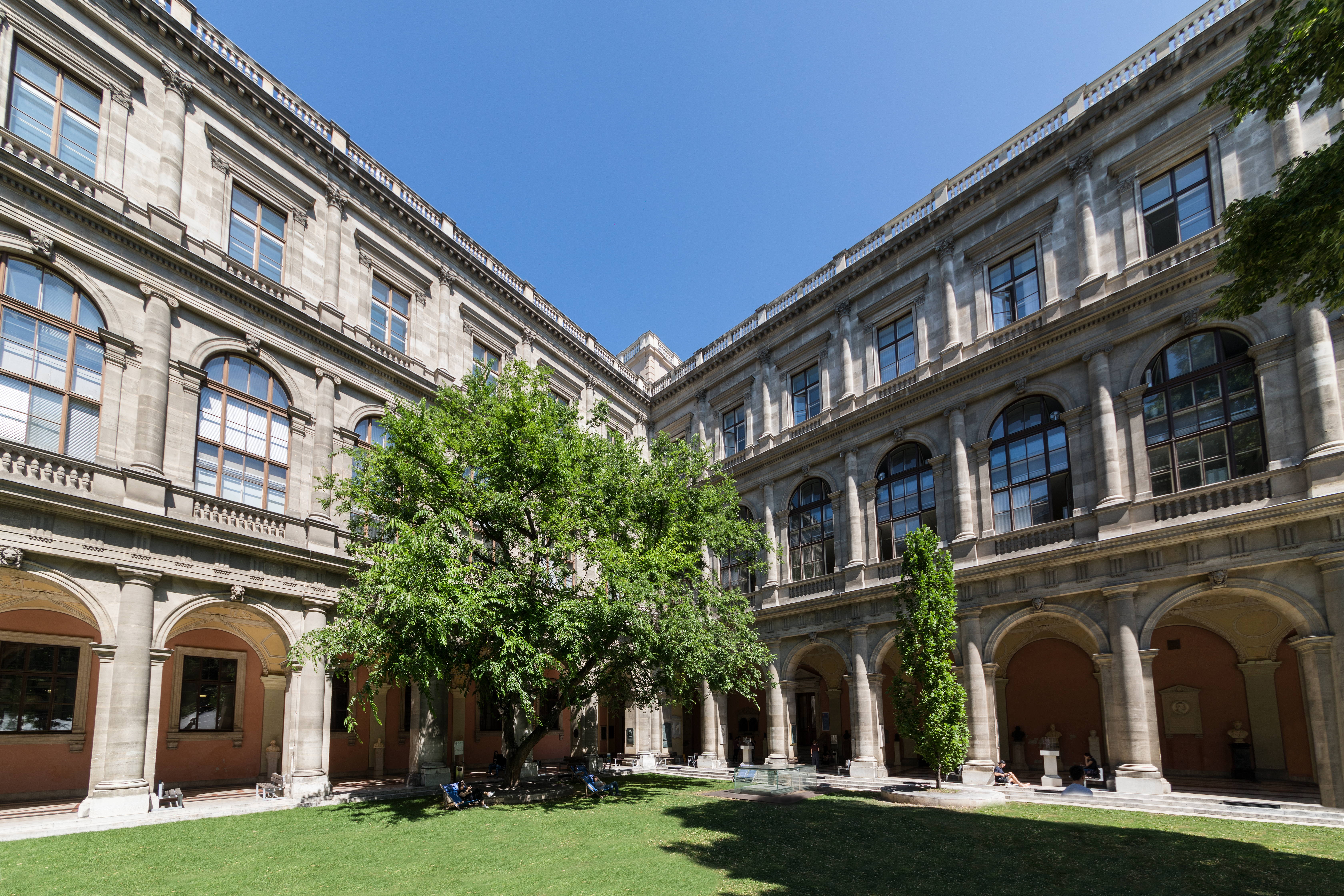 Universität Wien - Bygningskonstruksjon