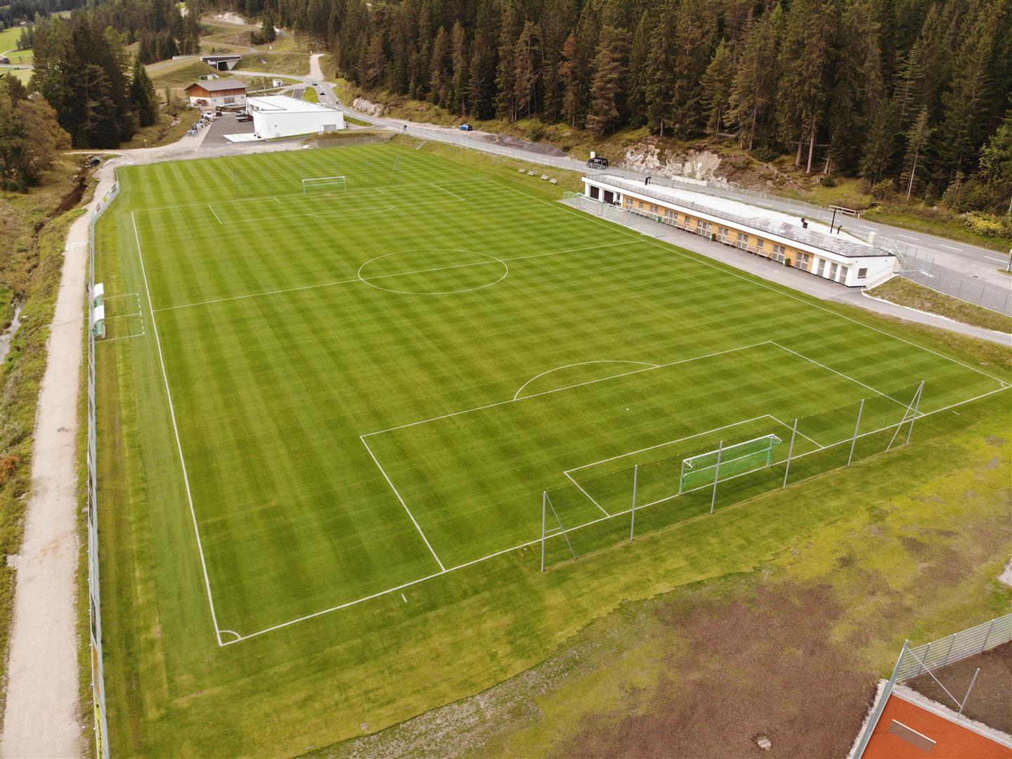 Sportplatz, Seefeld - Anleggsvirksomhet