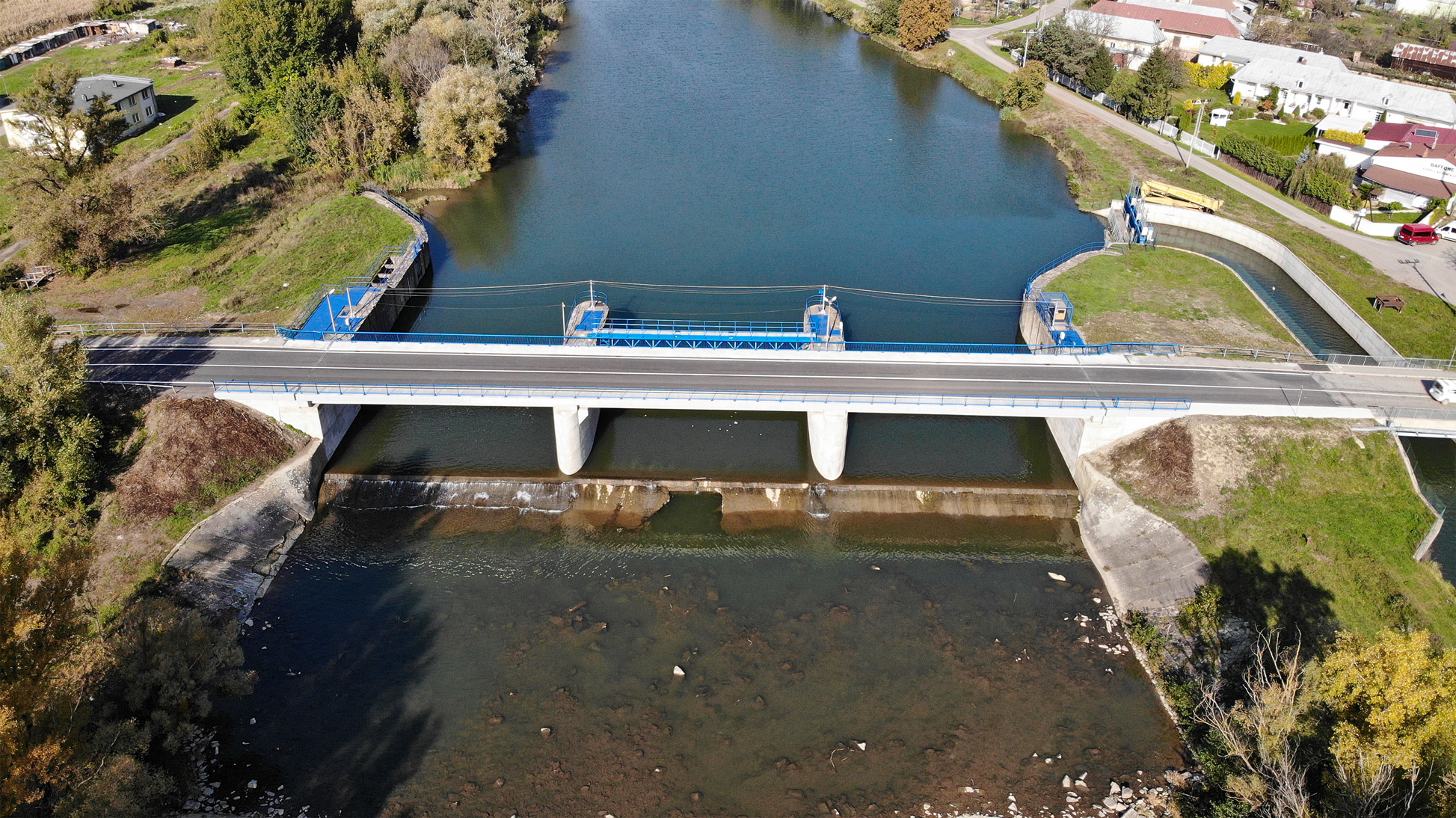 Výstavba mostov, Krivostany - Vei- og brobygging