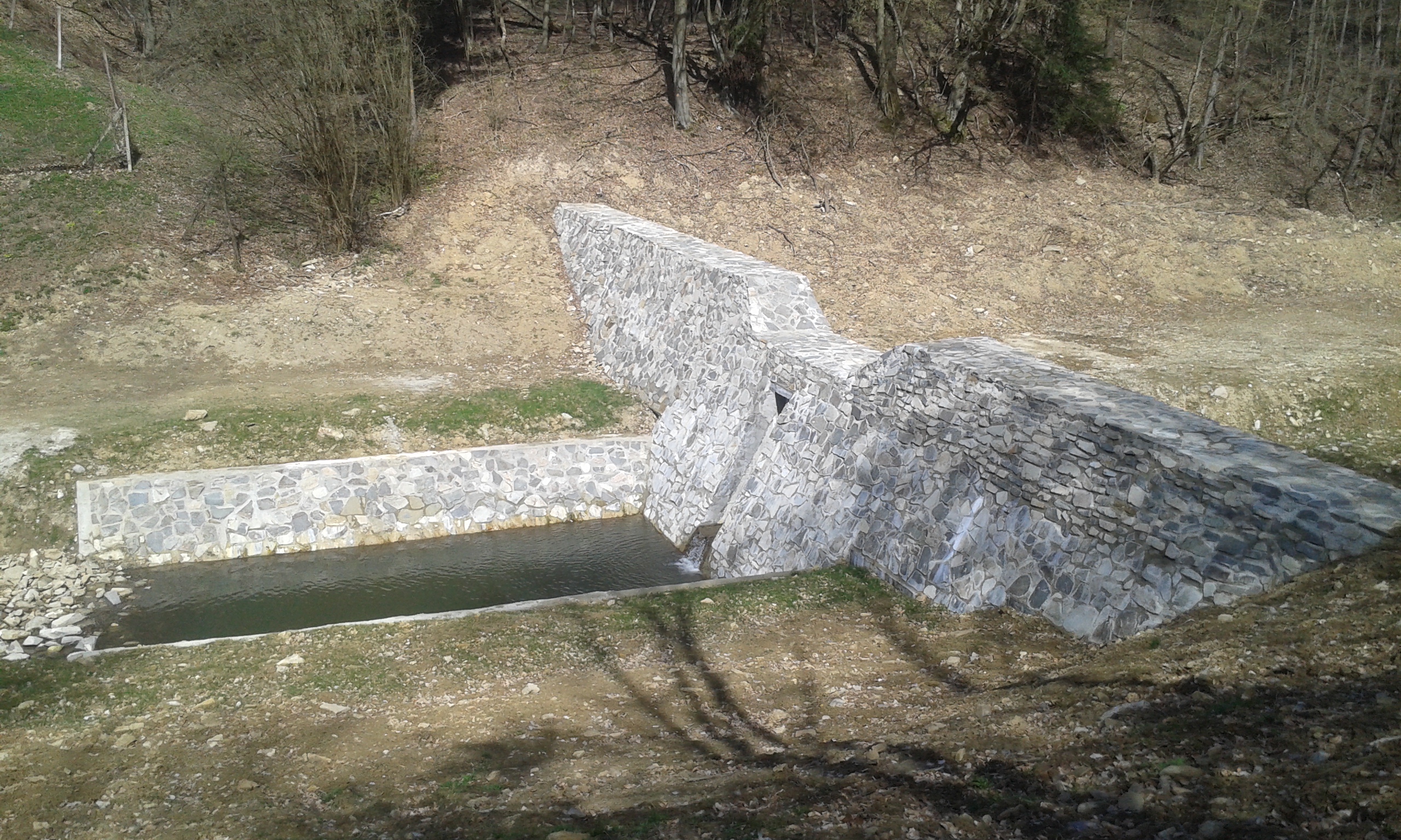 Žitná – Radiša, Rakovec, prehrádzka a stabilizácia koryta - Anleggsvirksomhet