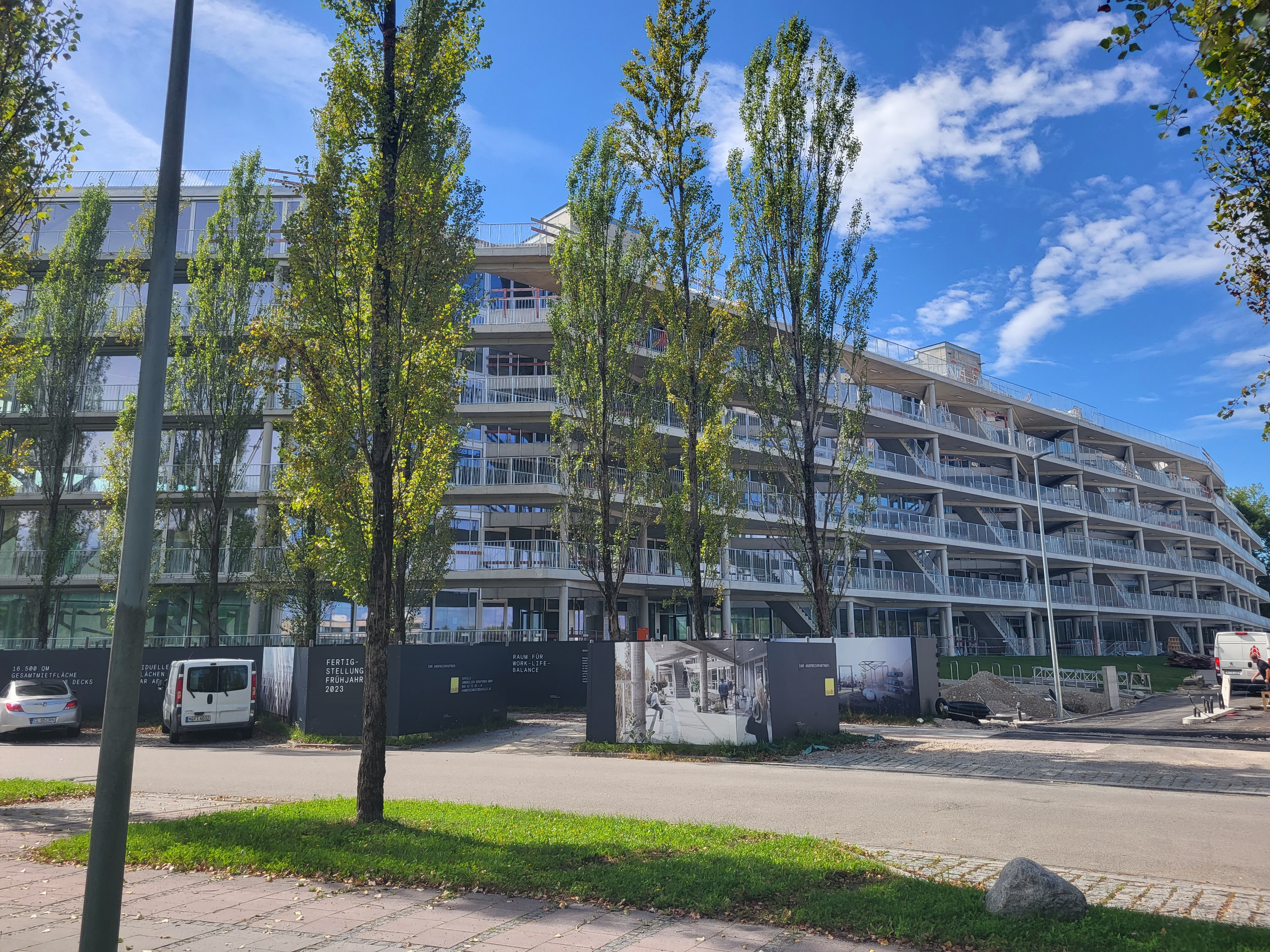 Hammerschmidt - Bürogebäude mit Dachterrasse und offenem Parkdeck - Bygningskonstruksjon