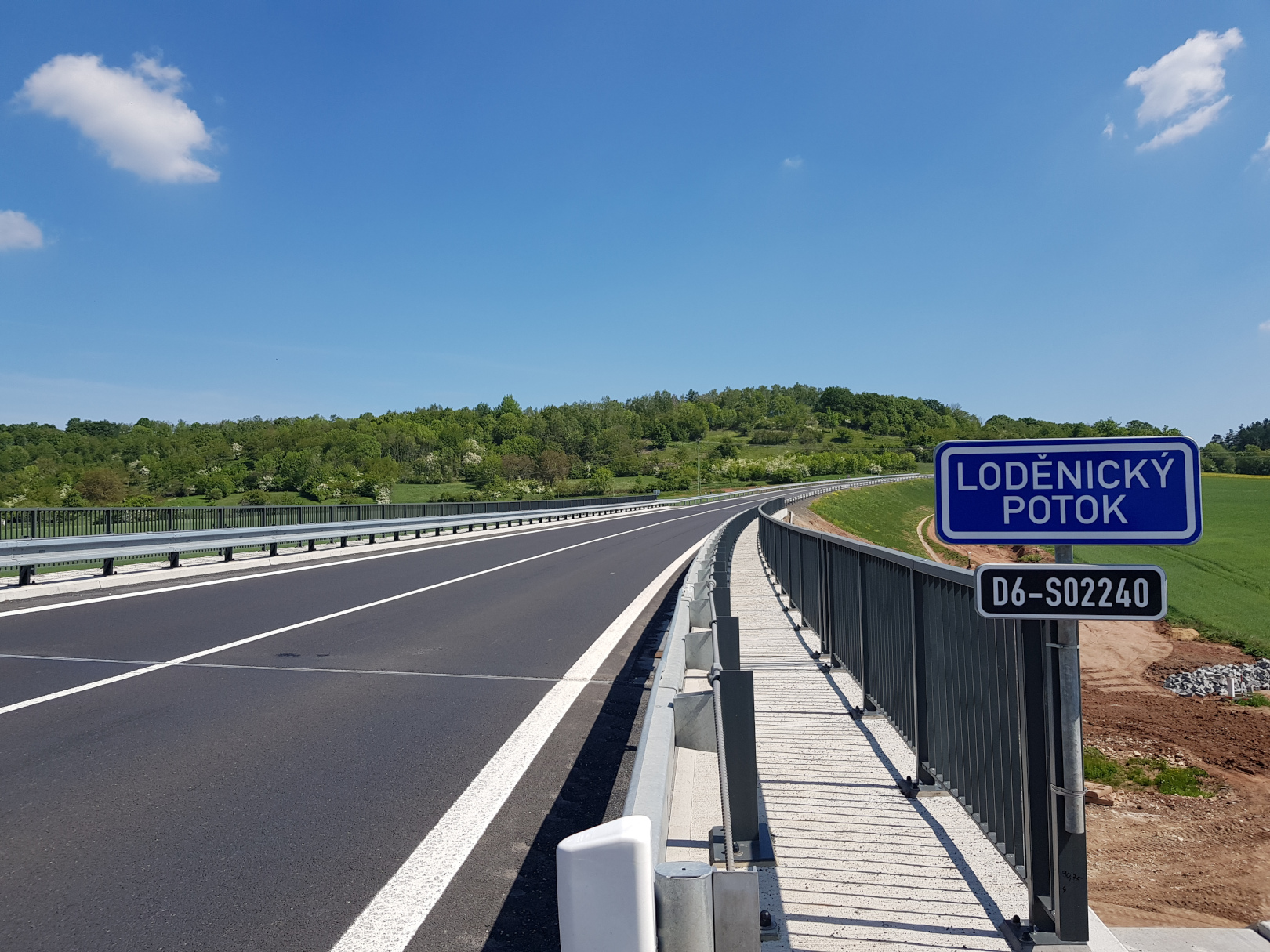 Dálnice D6, obchvat Řevničova – stavba mostu na přeložce silnice - Vei- og brobygging