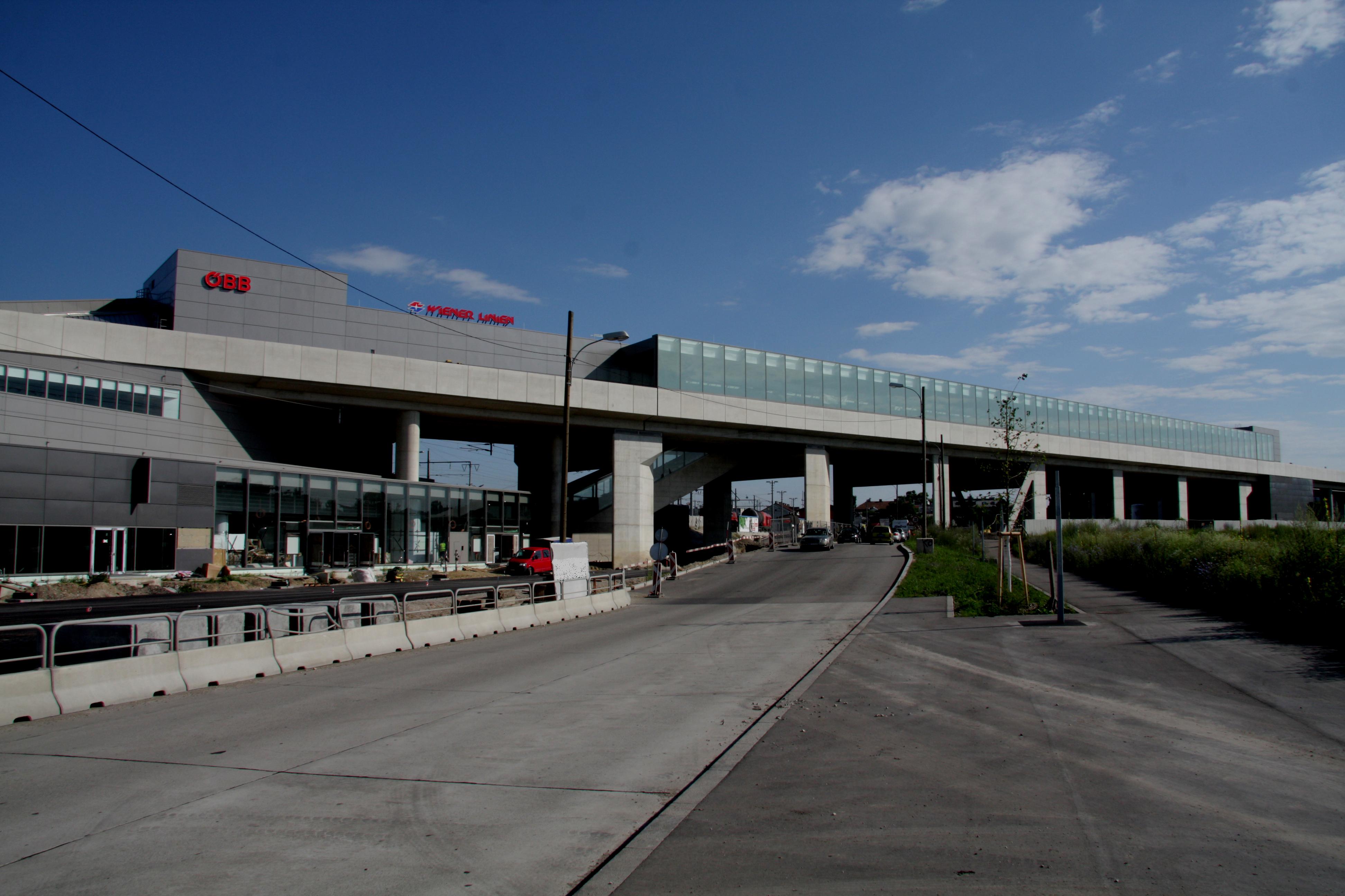 Wiener U-Bahnlinie 2, Baulos 8 - Stadlau - Vei- og brobygging