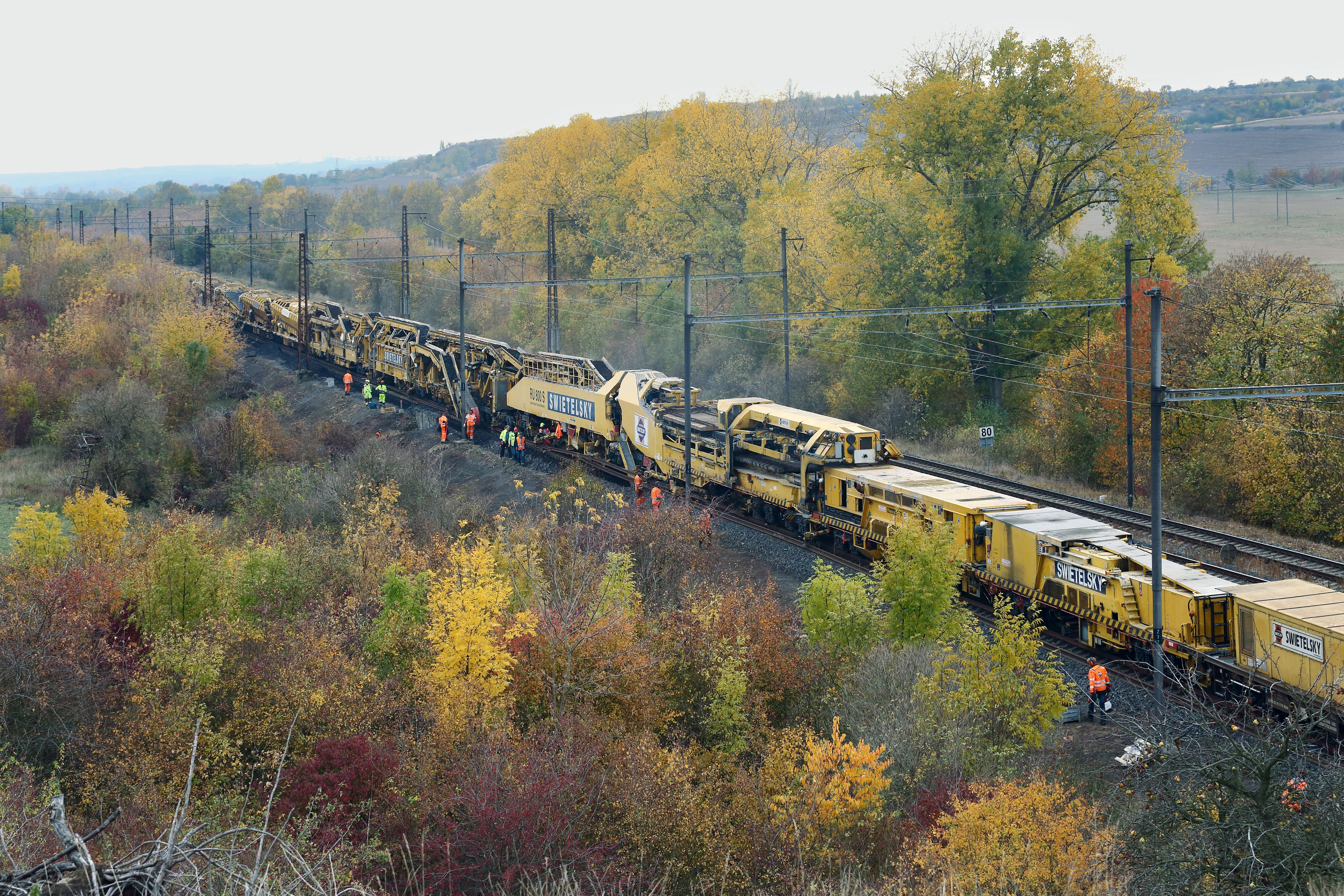 Stavební práce na železniční trati (RU 800S), Obrnice - Čížkovice - Jernbanebygging