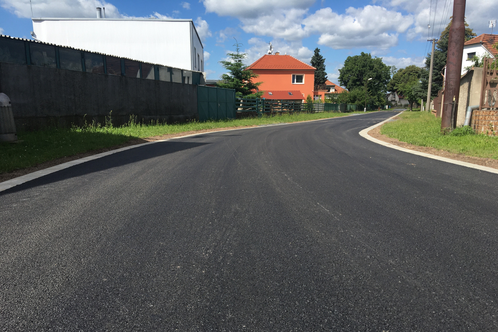 Tři Dvory – rekonstrukce ul. Spojovací          - Vei- og brobygging