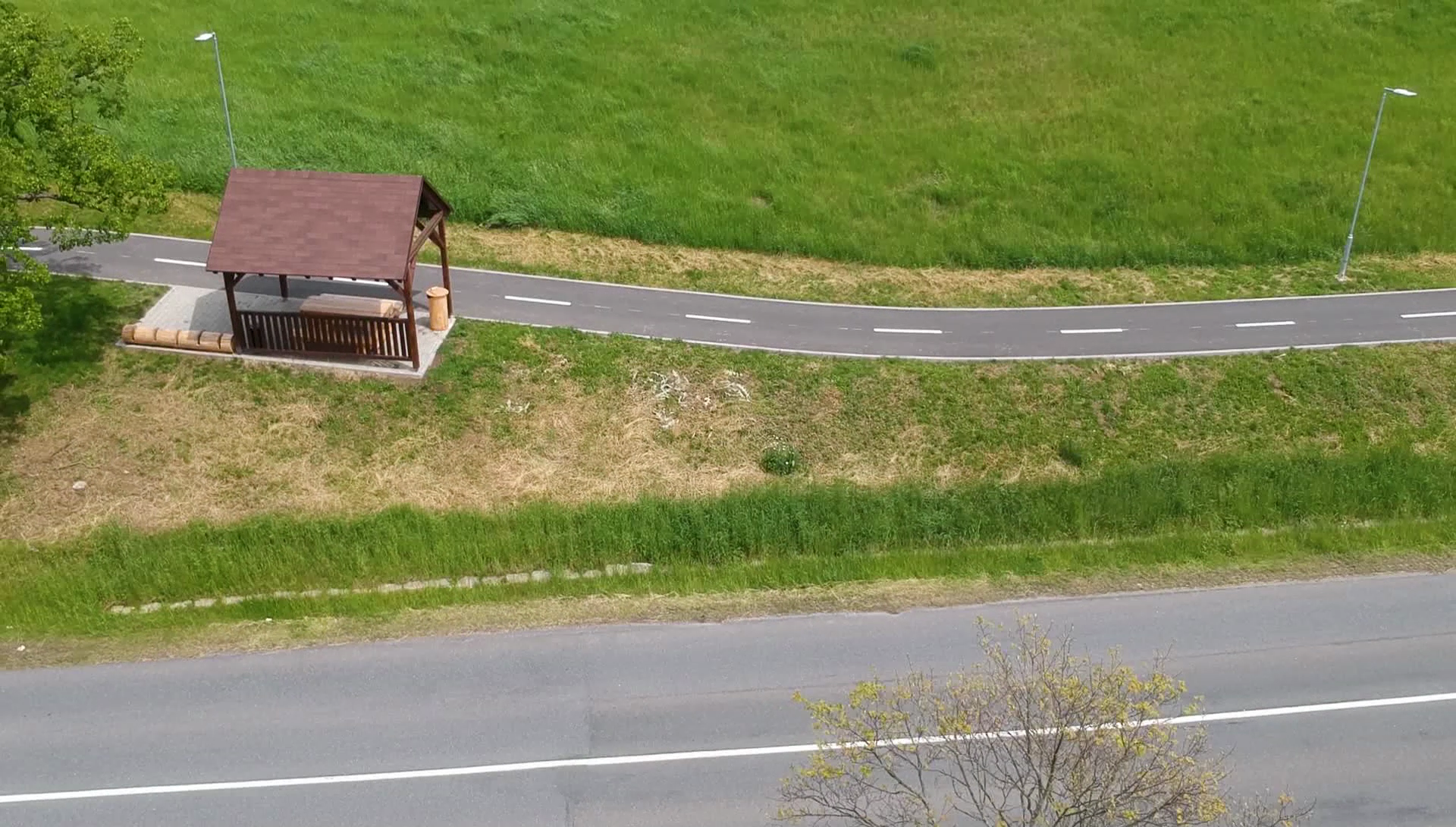  Stezka pro chodce a cyklisty v úseku Hřivínův Újezd – Kaňovice - Vei- og brobygging