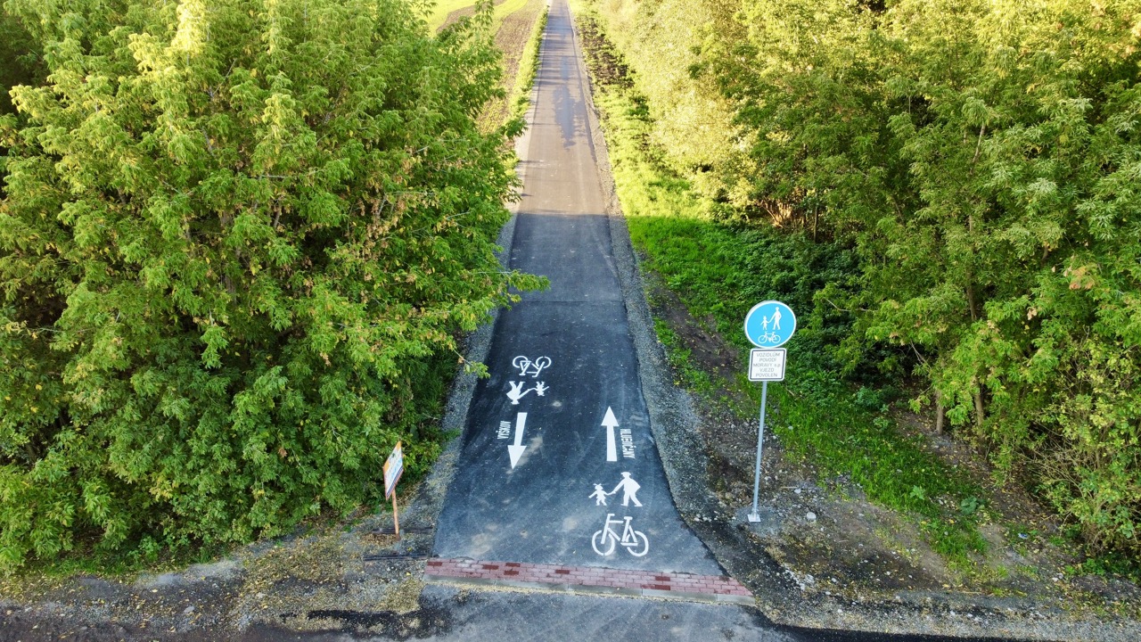 Cukrovarská cyklostezka Vyškov–Kozlany, I. úsek - Vei- og brobygging