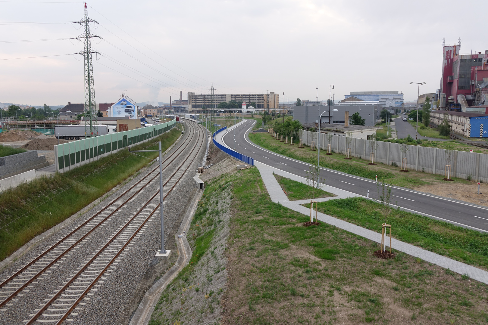 Uzel Plzeň, 3. stavba - přesmyk domažlické trati - Vei- og brobygging