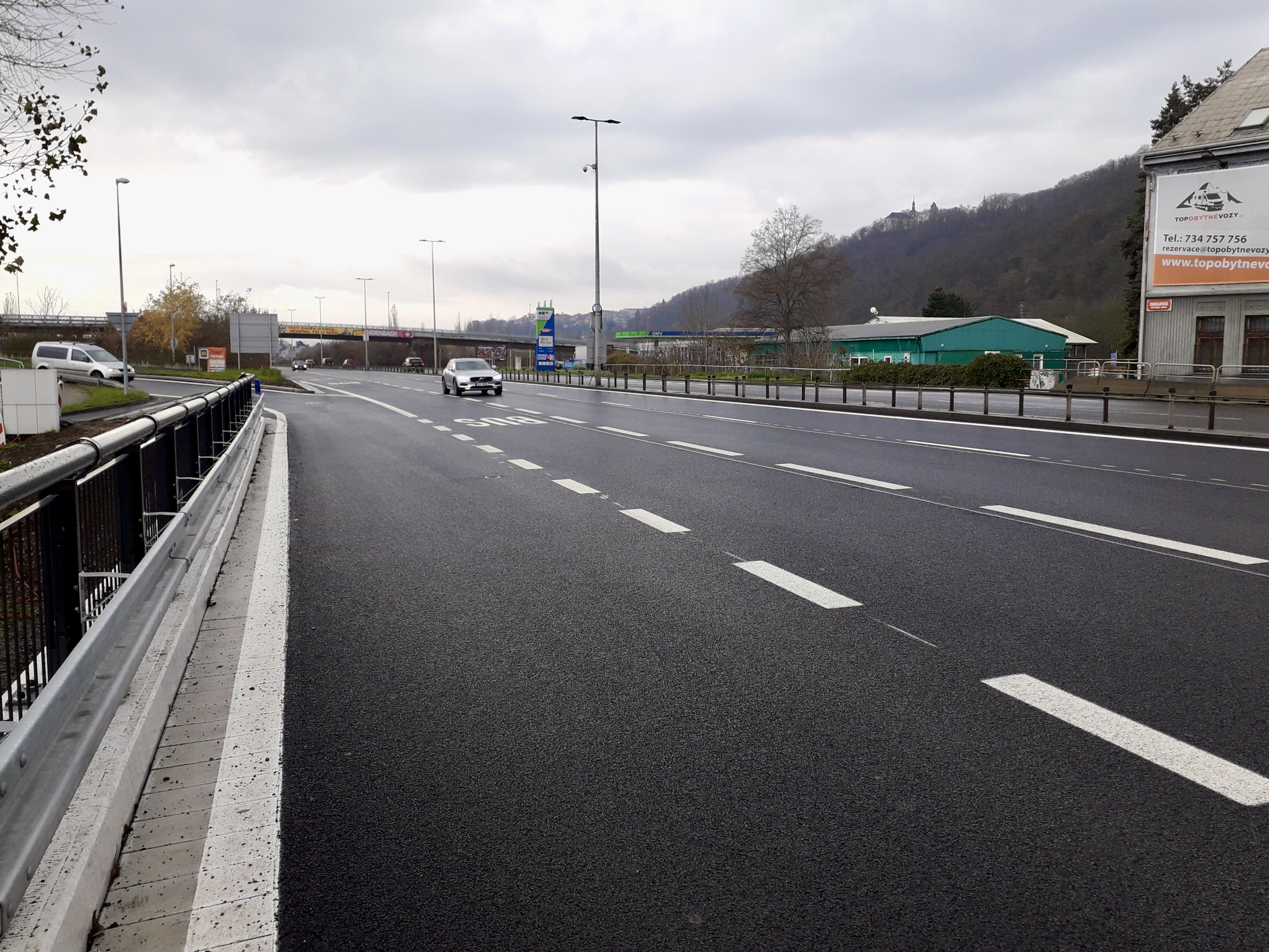 Praha 5 – rozšíření ul. Strakonická, výstavba vyhrazeného pruhu - Vei- og brobygging