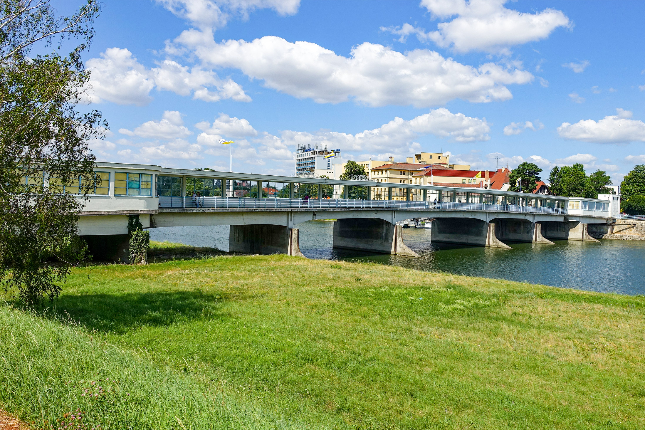 Výstavba mostov Kolonádový most, Piestany - Vei- og brobygging
