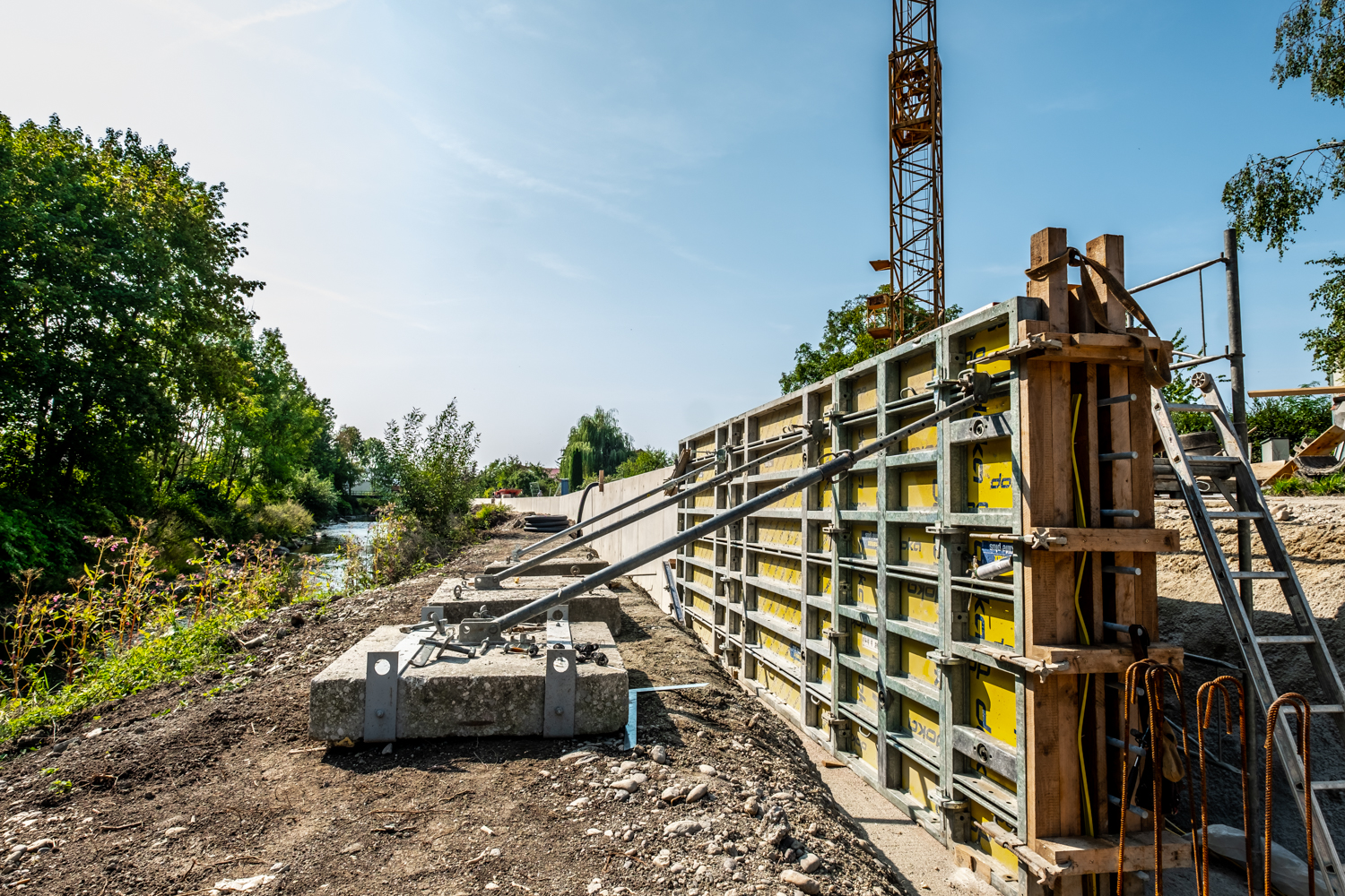 Hochwasserschutzanlage, Antiesen - Anleggsvirksomhet