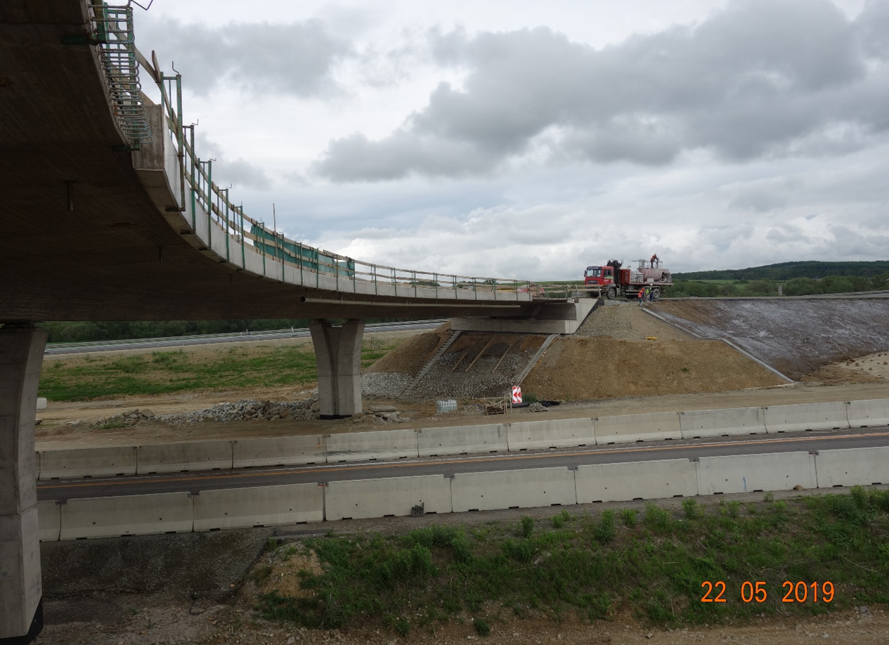 205-00 most v km 0,350 vetvy "C" križovatky Budimír nad diaľnicou D1 Budimír - Bidovce (93,6 m) - Vei- og brobygging