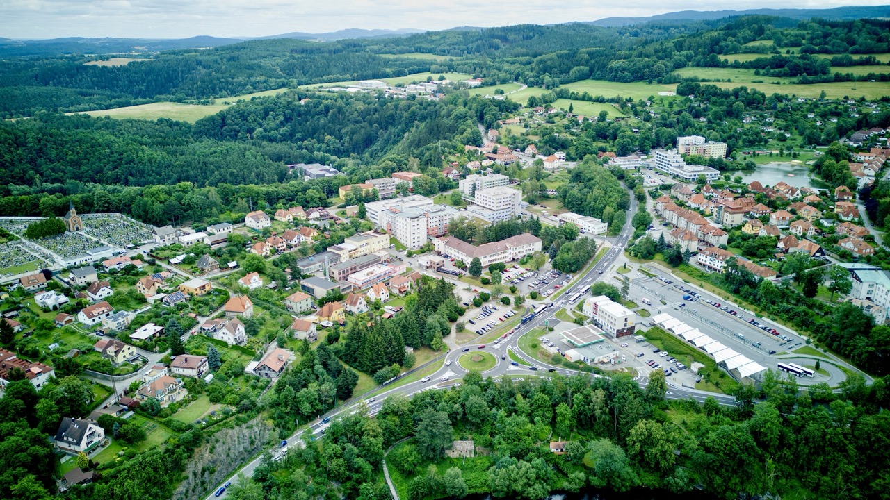Český Krumlov – výstavba okružní křižovatky pod autobusovým nádražím - Vei- og brobygging