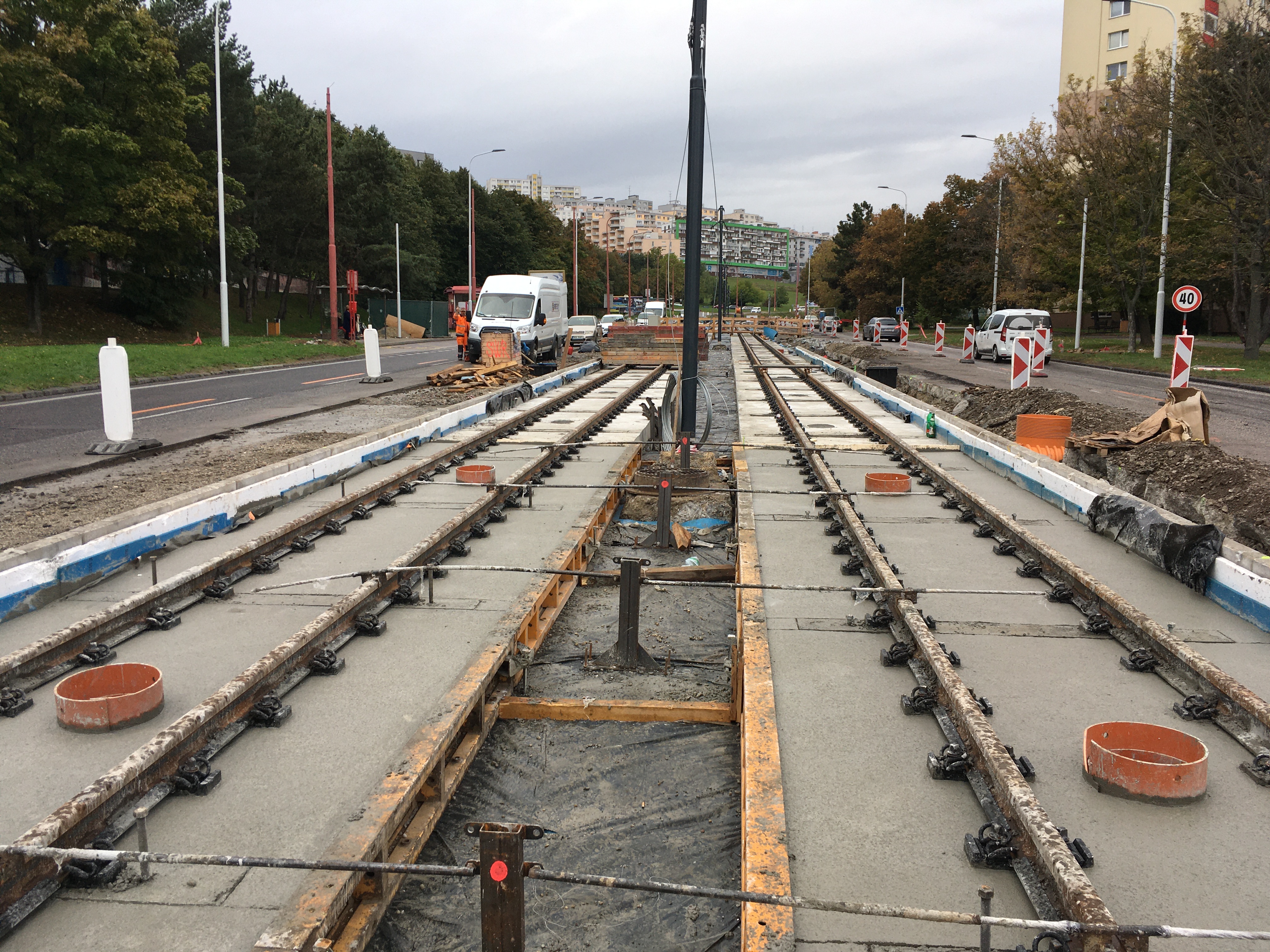 Tramvajová trať Dúbravsko – Karloveská radiála  - Jernbanebygging