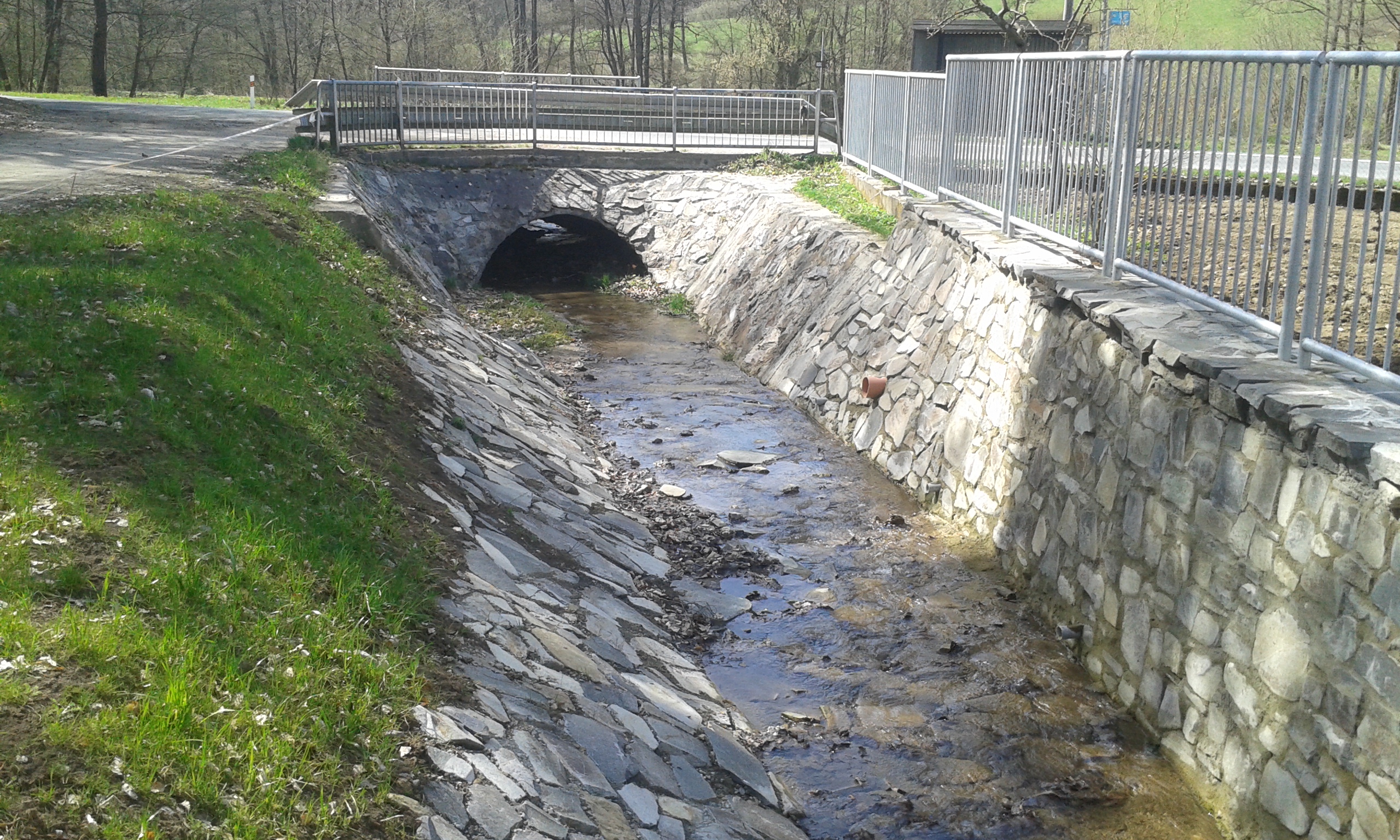 Žitná – Radiša, Rakovec, prehrádzka a stabilizácia koryta - Anleggsvirksomhet