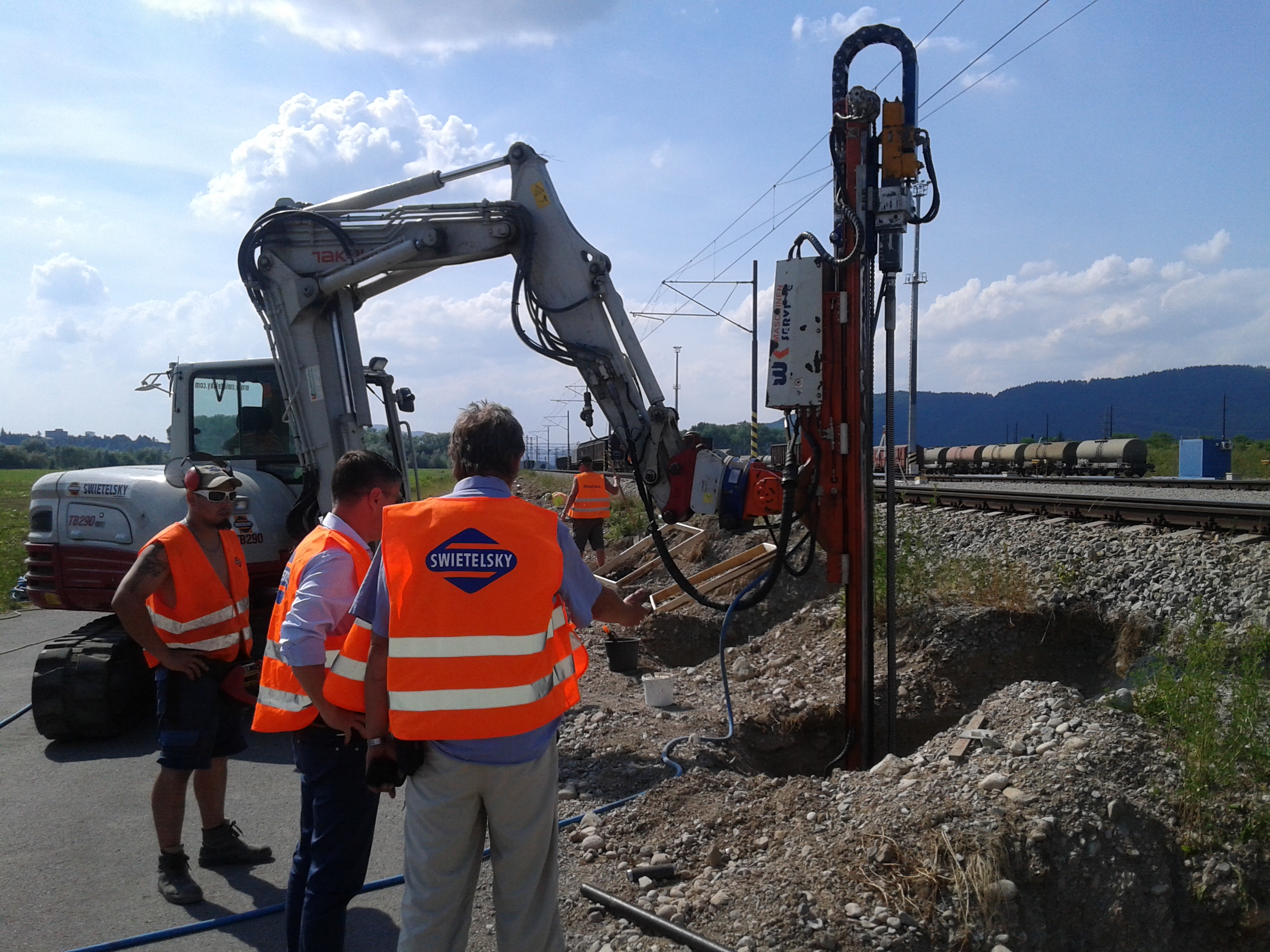 ŽSR, Žilina Teplička zriaďovacia stanica, 2. stavba, 2. etapa, protihlukové opatrenia a doplnenie železničnej infraštruktúry (2 400 m) - Jernbanebygging