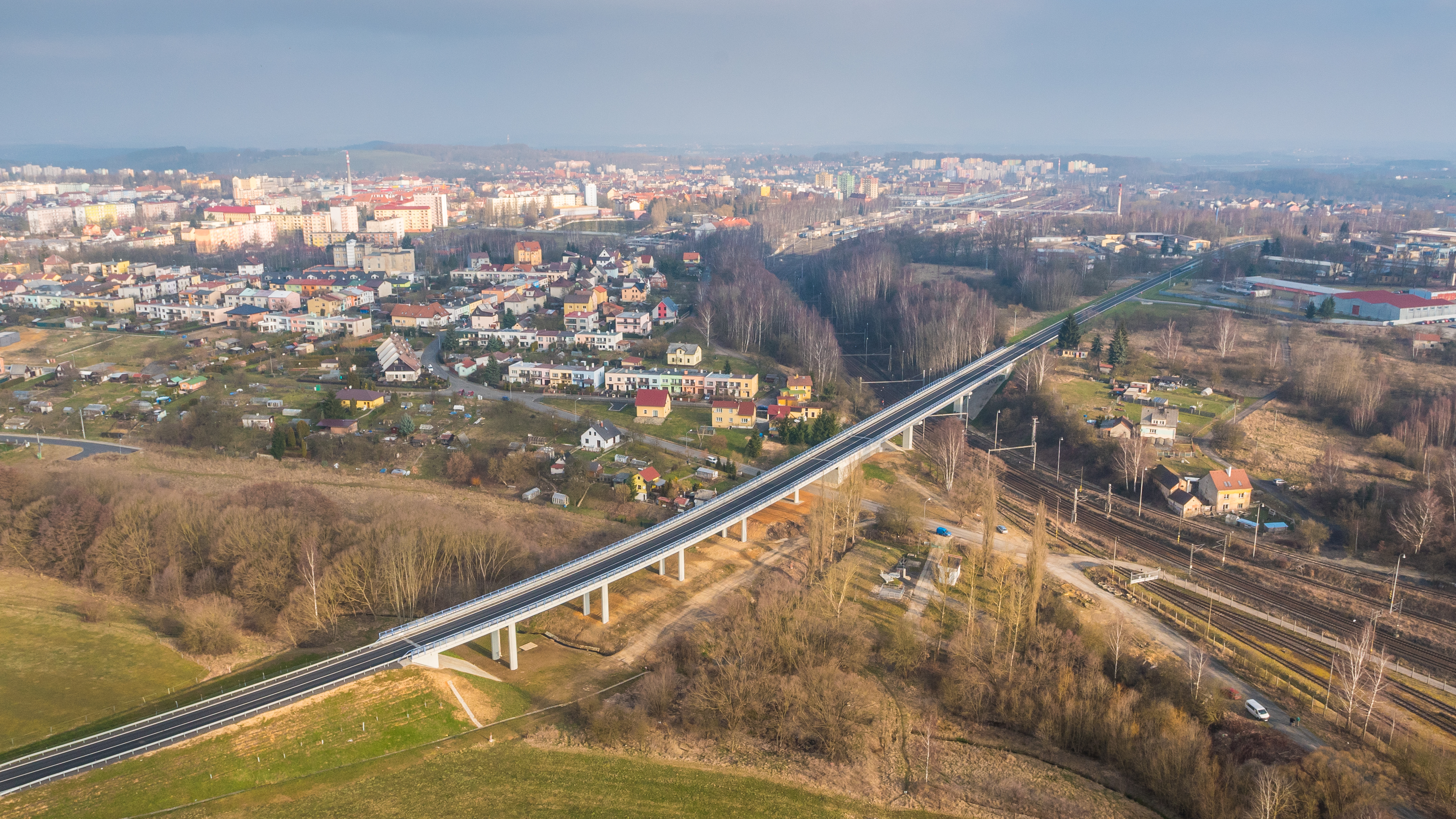 Silnice II/214 – jihovýchodní obchvat Chebu - Vei- og brobygging