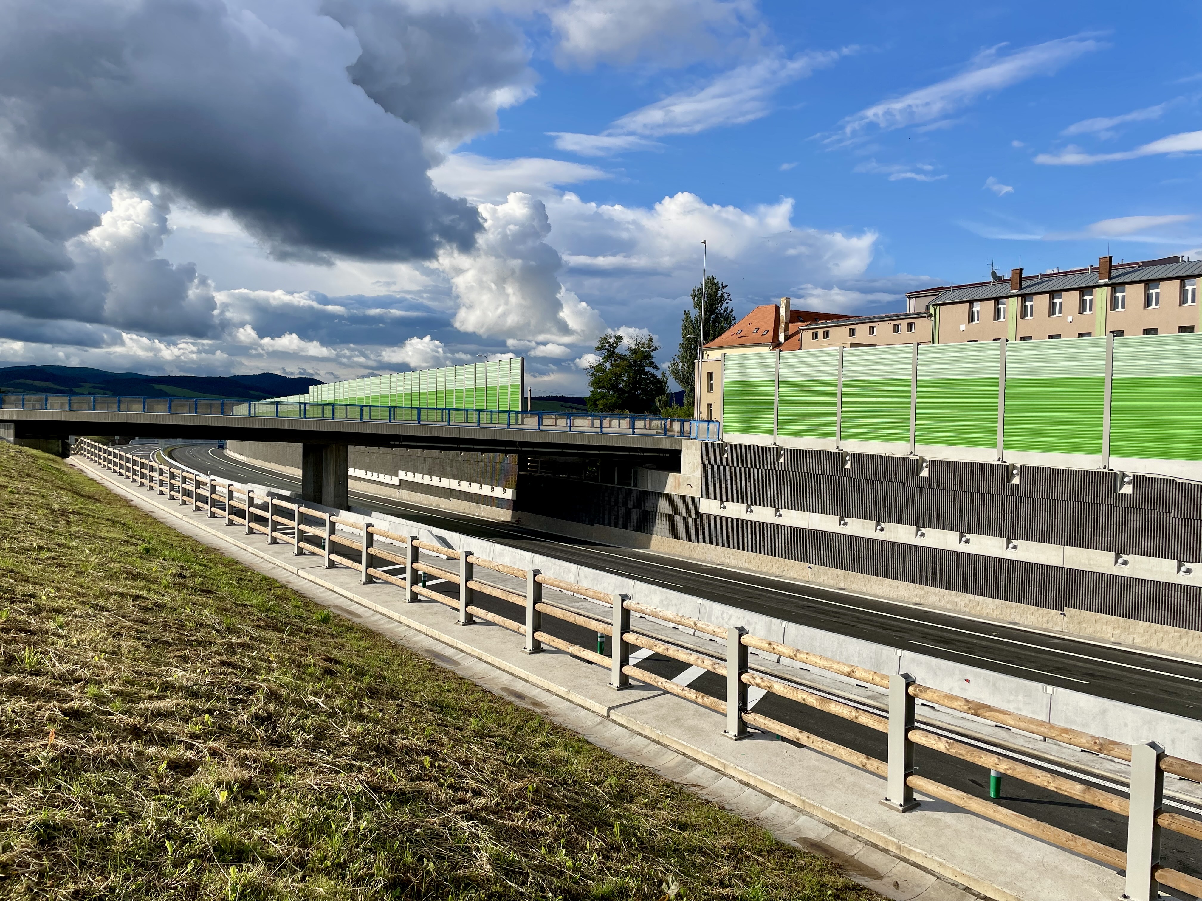 Dálnice D6, obchvat Lubence – stavba mostů a zárubních zdí - Vei- og brobygging